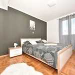 Vikendica Karlo By Interhome *