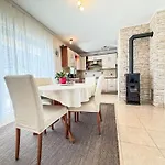 Vikendica Karlo By Interhome