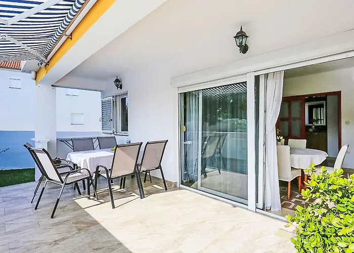 Karlo By Interhome