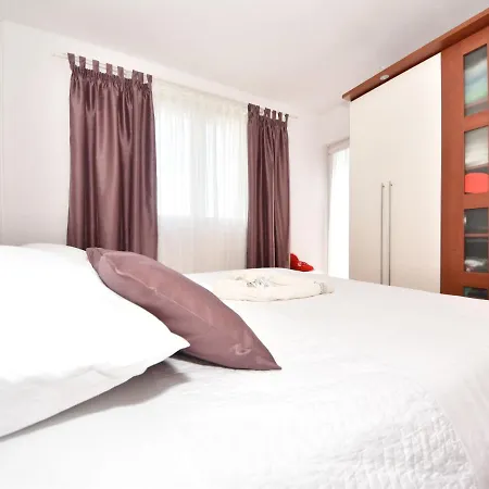 Ferienhaus Karlo By Interhome Posedarje
