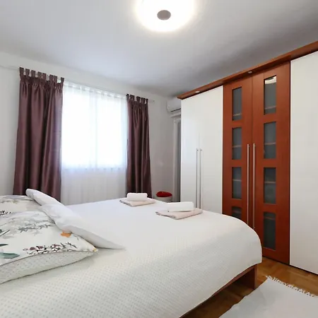 Karlo By Interhome