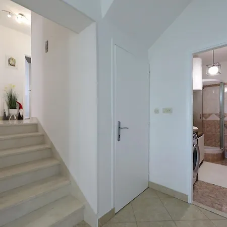 Karlo By Interhome *
