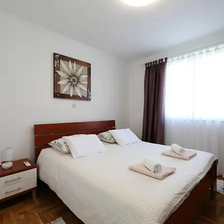 Karlo By Interhome